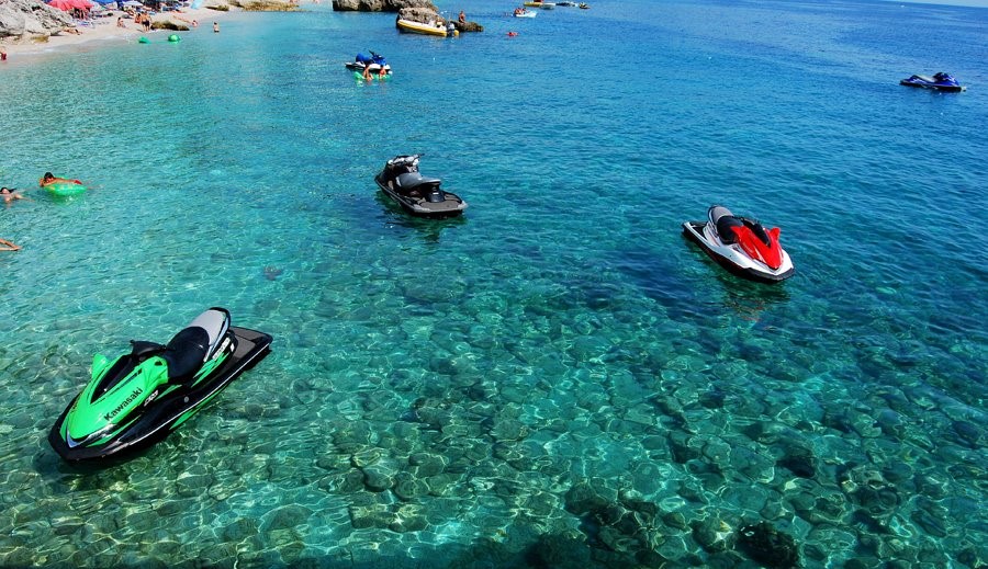 Lehtesohen rregullat per skafet dhe motoret e ujit: Operatoret jo me licencim, por certifikim